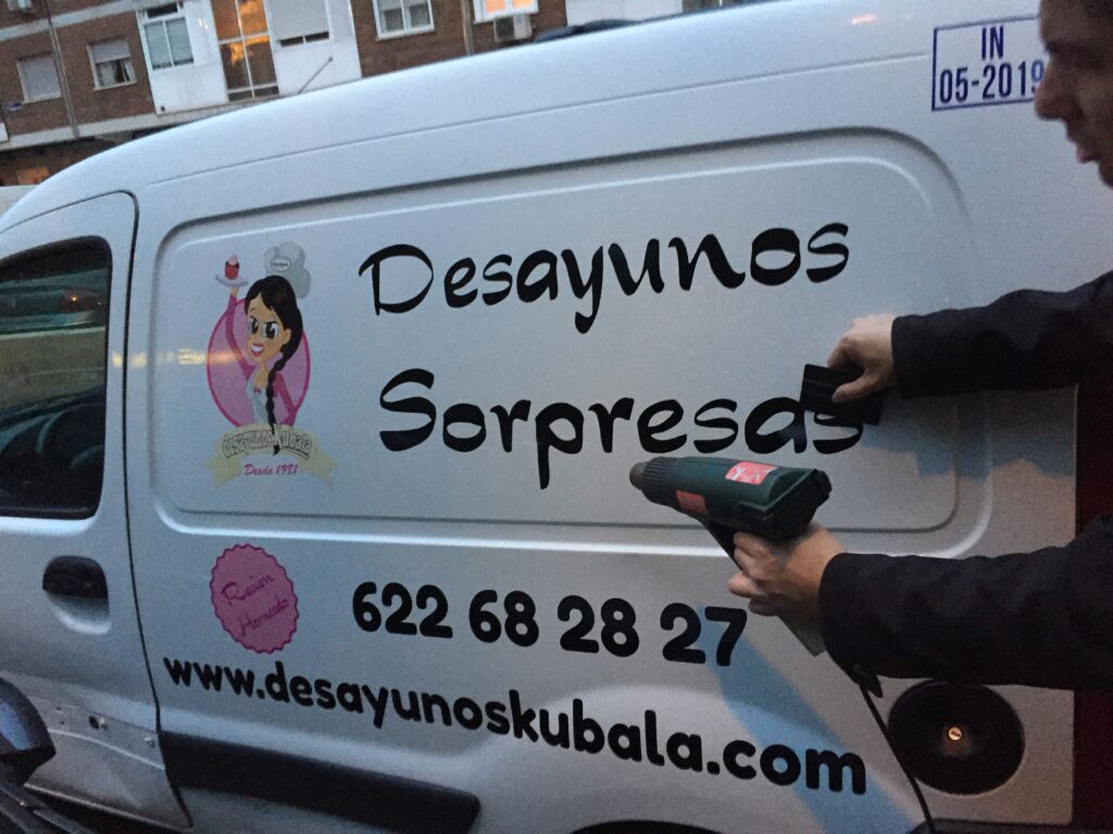 ROTULACION FURGO DESAYUNOS LATRAL